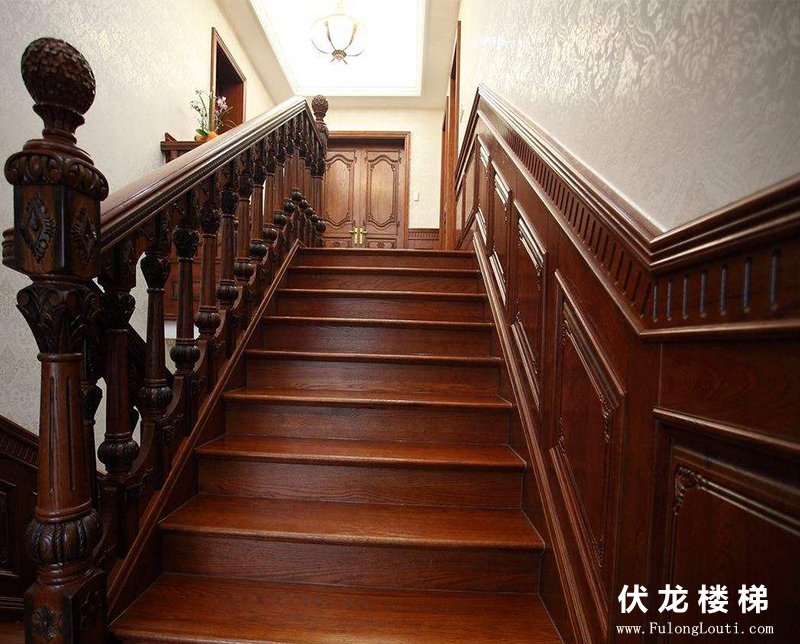 【产品11】纯实木整体楼梯+护墙板