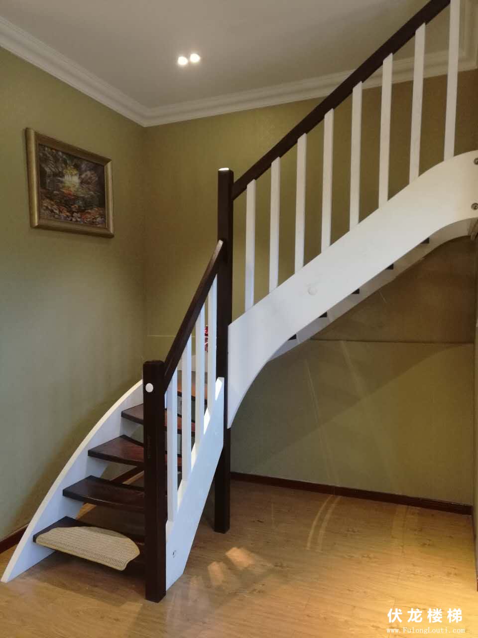 【产品8】实木整体楼梯