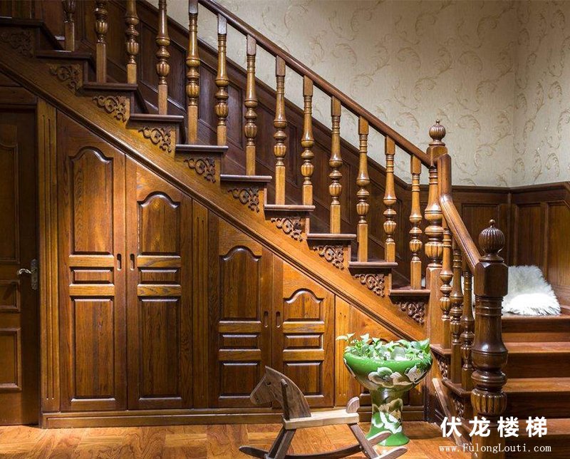 【产品13】实木整体楼梯+整体衣柜