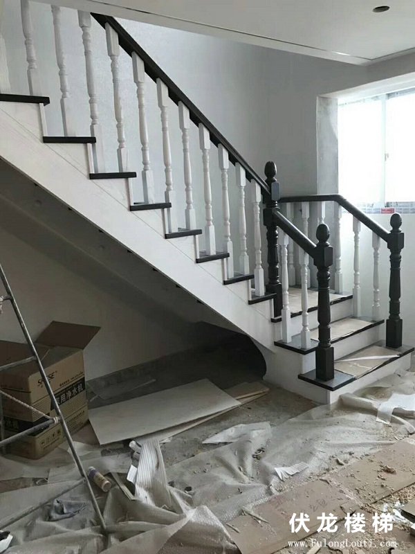 【产品2】黑白相间实木楼梯扶手