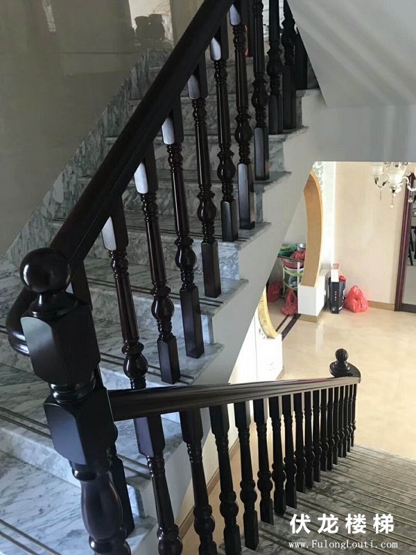 【产品1】庄重黑色实木扶手