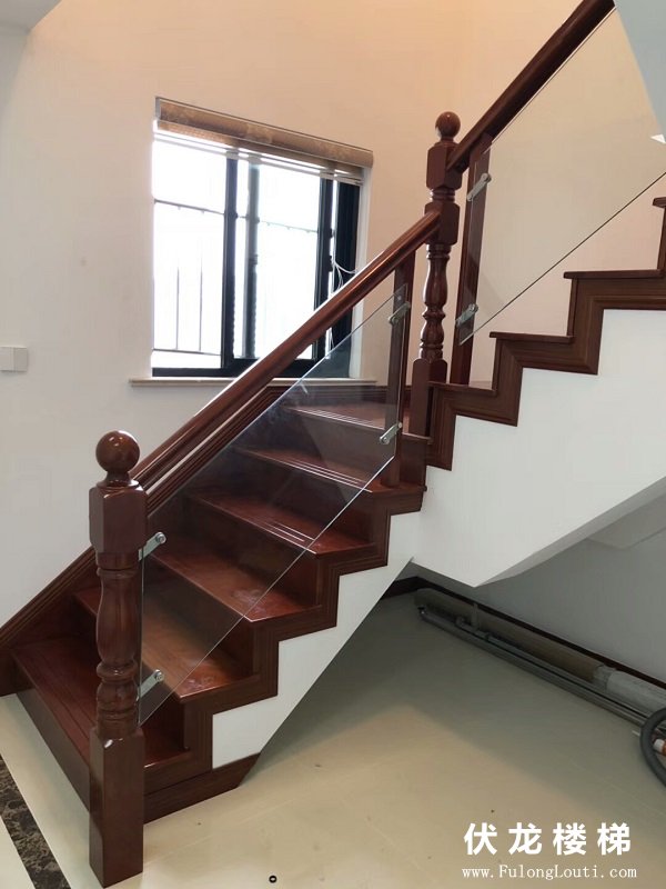 【产品11】玻璃护栏+实木扶手